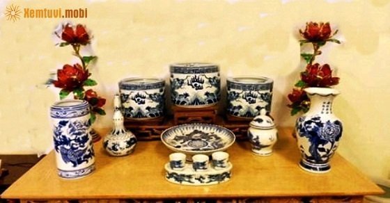 Bốc bát hương gia tiên, bà cô ông mãnh