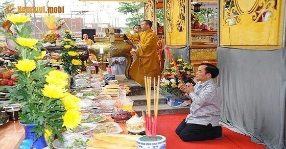 Khấn vái trong lễ cầu siêu
