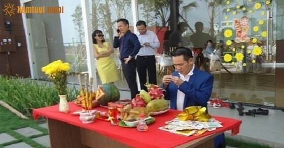 Cắm que hương phải thẳng