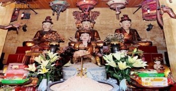 Văn khấn lễ tại tam tòa Thánh Mẫu – Lễ vật cúng tại tam tòa Thánh Mẫu Văn khấn lễ tại tam tòa Thánh Mẫu – Lễ vật cúng tại tam tòa Thánh Mẫu