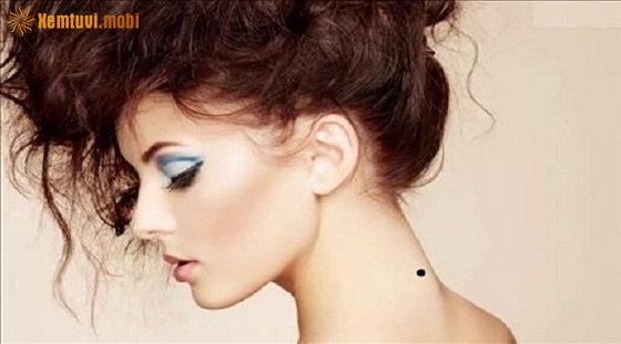 Phụ nữ có nốt ruồi phía sau cổ là người chính trực, trung thành