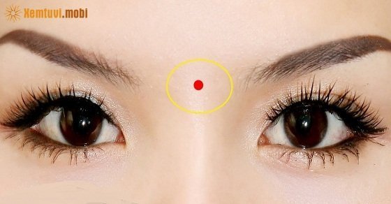 Nốt ruồi son trên trán mang lại sự may mắn, tốt lành Nốt ruồi son trên trán mang lại sự may mắn, tốt lành