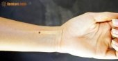 Xem bói nốt ruồi trên cổ tay trái, tay phải, quanh cổ tay có ý nghĩa gì