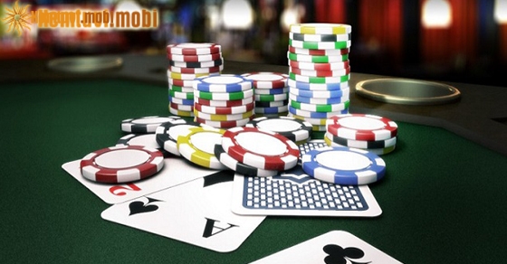 Mơ đánh bài bị công an bắt là điềm lành hay dữ