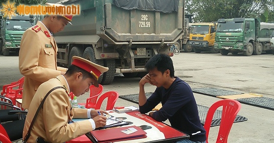 Chiêm bao thấy công an giao thông, bị công an bắt là điềm tốt hay xấu?