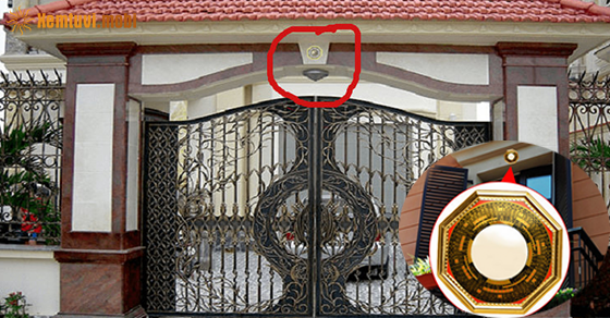 Treo gương bát quái