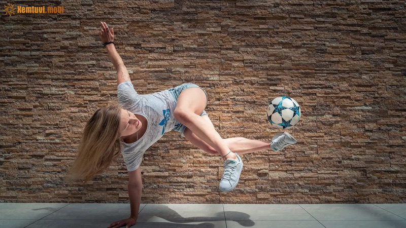  Đá bóng nghệ thuật gần như khác biệt hoàn toàn so với bóng đá thông thường